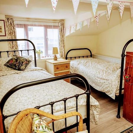 Spacious Charming Cottage Near Lake And Sea Хорнсий Екстериор снимка