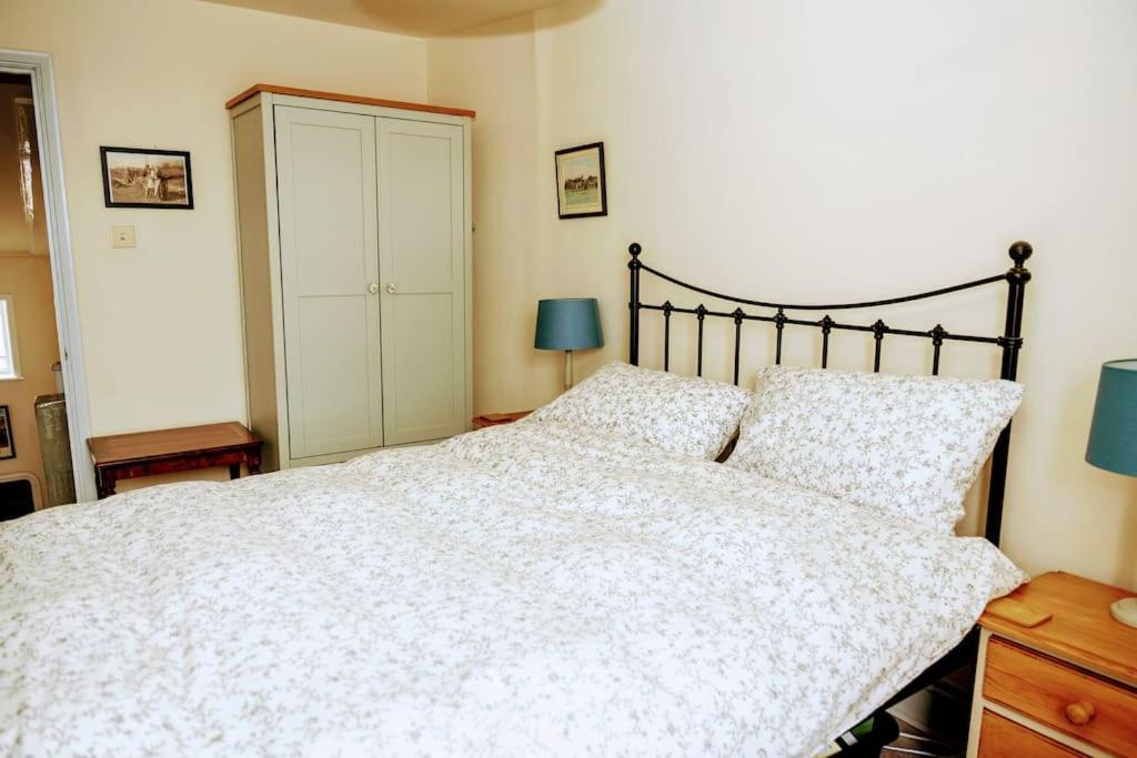 Spacious Charming Cottage Near Lake And Sea Хорнсий Екстериор снимка